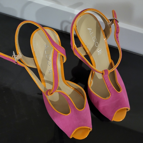 Sandals - Picture 3 of 4